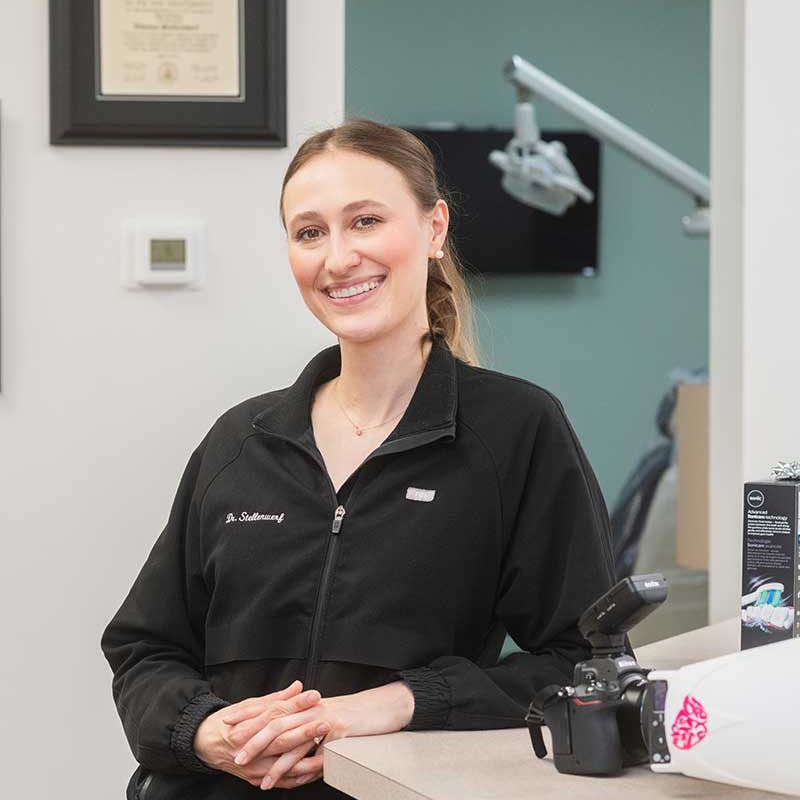 Stellenwerf-Dental-Studio-Kingwood-Viviana-HSI-2843-800x1200